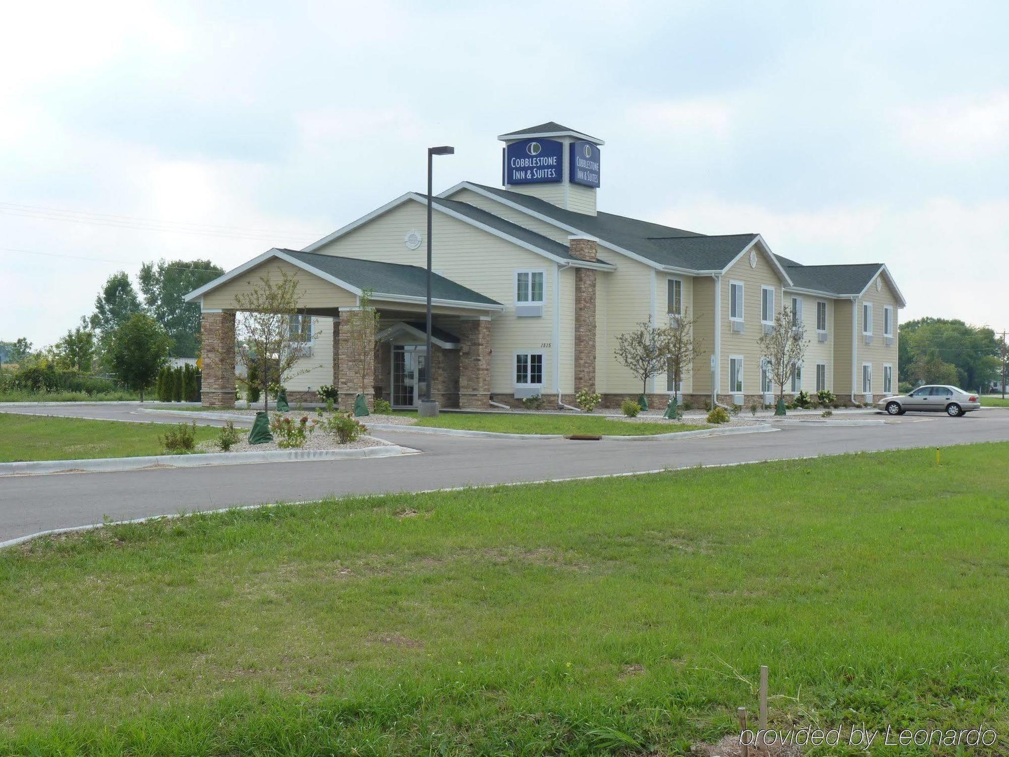 Boarders Inn & Suites By Cobblestone Hotels - Oshkosh Exteriör bild